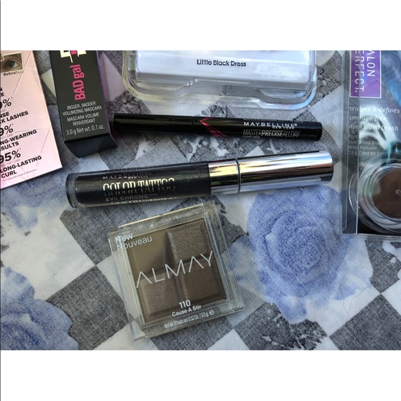 Eye Look Travel Size Makeup Bundle - Picture 2 of 4